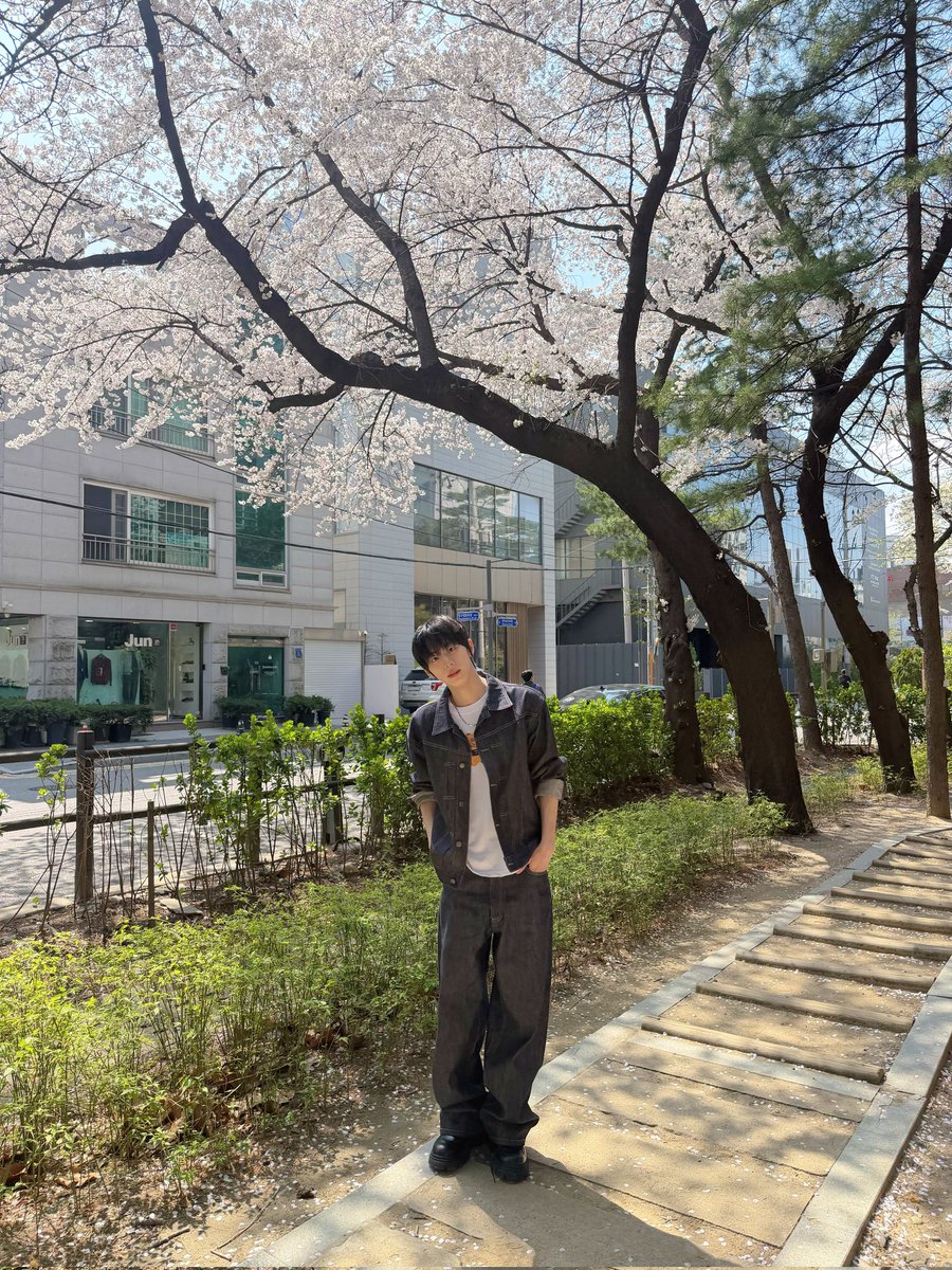 aboutahof's tweet photo. AHOF JEONGWOO looking so fine on his latest photo shared via Weverse! https://t.co/vnYD4qCWNX
