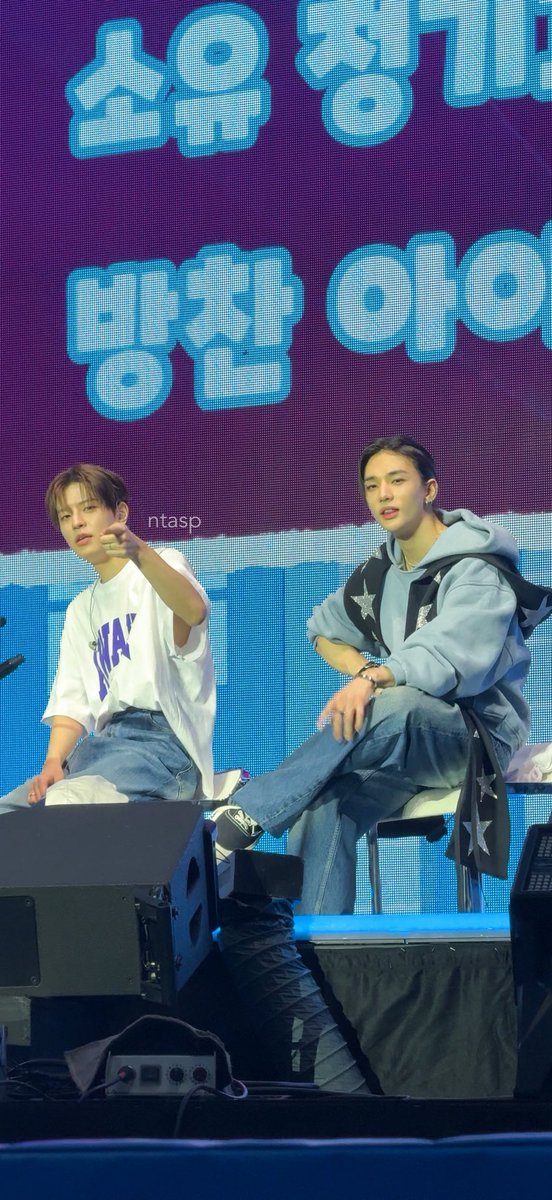 🐶🫵 

Seungmin Hyunjin 260405
#StrayKids #스트레이키즈
#SKZ_6TH_FANMEETING
#STAY_in_Our_Little_House