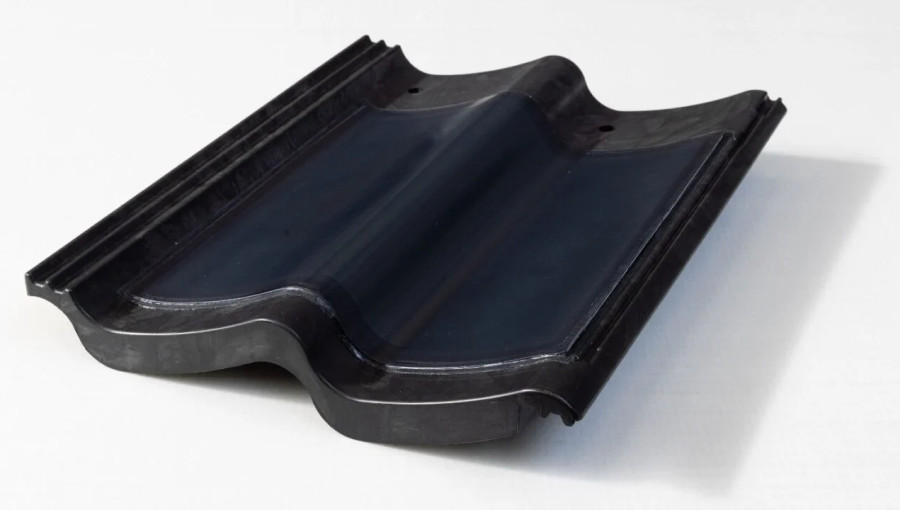 World First Flexible Perovskite Solar Roof Tile Unveiled

The Dutch research organization TNO, in collaboration with thin-film specialist ASAT, has unveiled a pioneering solar roof tile featuring flexible perovskite technology. This innovation marks the first time a curved