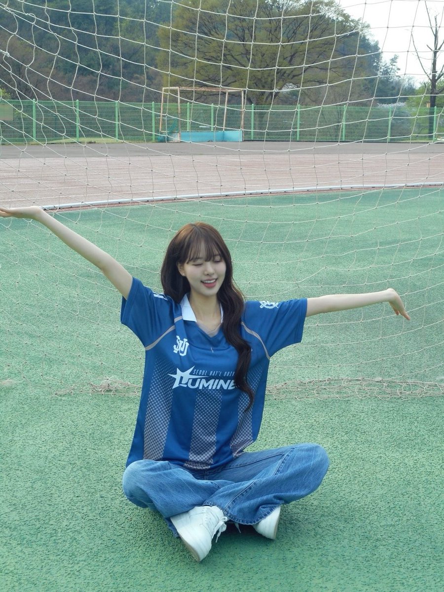 ann 🌻 tweet media