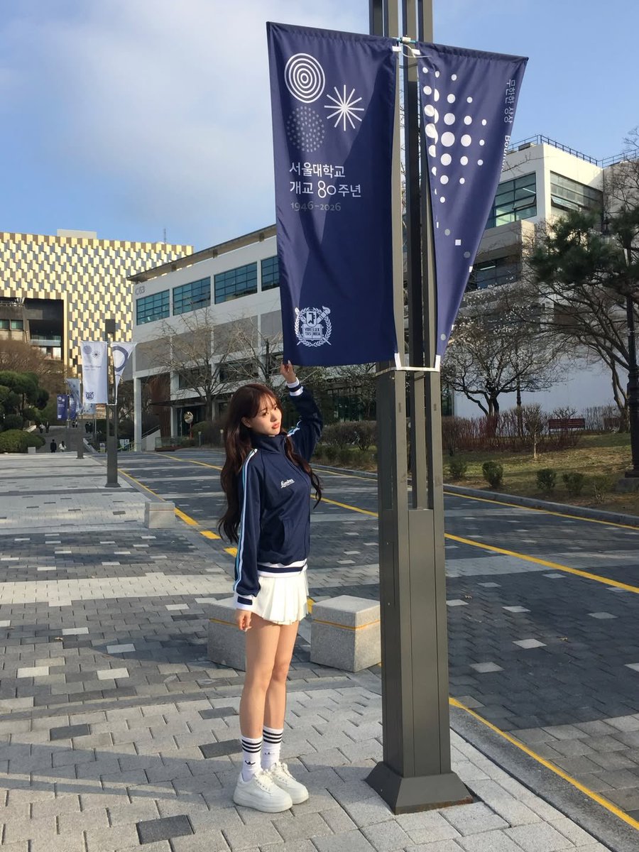 ann 🌻 tweet media