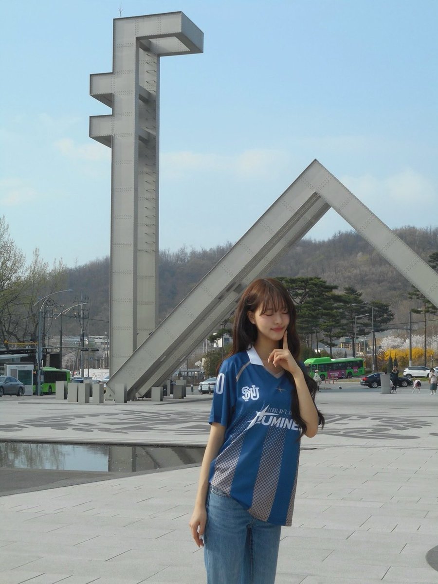 ann 🌻 tweet media