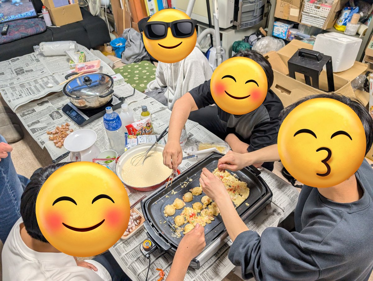 ku_ecomit's tweet photo. 本日は5人の新入生とともに、部室にてたこ焼き・鍋をしました!!
この「亀井」と呼ばれる部室には、冷蔵庫・シンク・ガスコンロ・その他一式の調理器具が揃っており、サークルのみんなでご飯を作れるのも魅力の一つです!
今後もまだまだ新歓イベント企画しているので、是非ご参加ください!! https://t.co/EPt5mupaYP