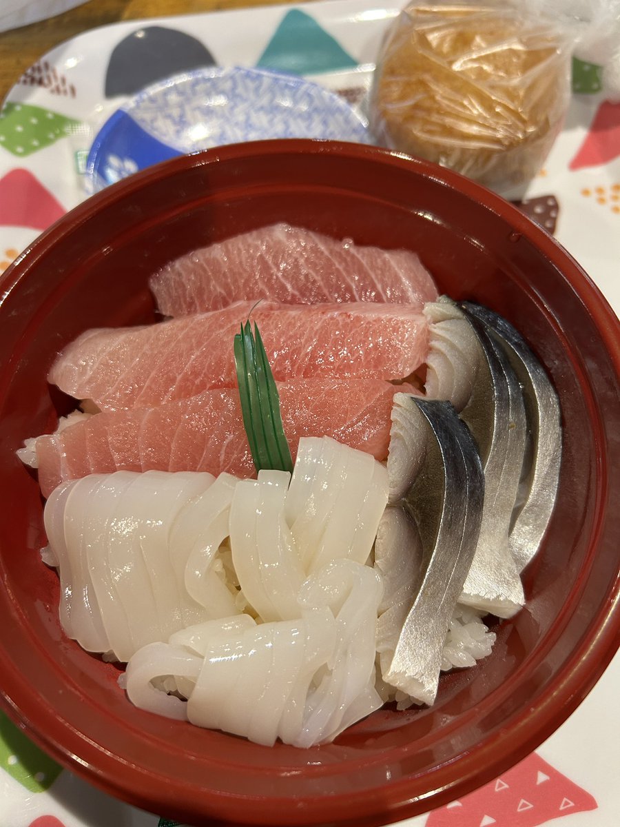 newbugnao's tweet photo. 2日目
お約束の八食センターへ開店と同時に突入。
控えめに言っても最高。
市場でBBQできるって考えた人、天才だわ
案の定、駐車場は山形ナンバーだらけ。
#montedio
#山形サポ八戸遠征 https://t.co/nlcC5cTDuB