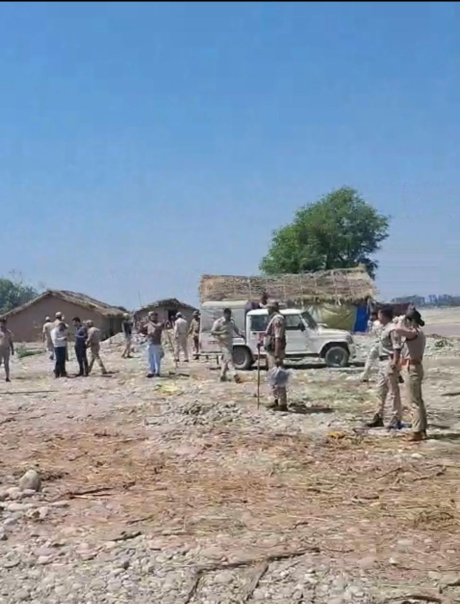 Dis_Pol_Jammu's tweet photo. Jammu Police foiled a bovine smuggling attempt in Nikki Tawi, rescuing 37 animals. Accused fled. FIR registered at PS Nowabad. During investigation, an illegal structure linked to the activity was identified and demolished as per law. https://t.co/pjeDsePja0