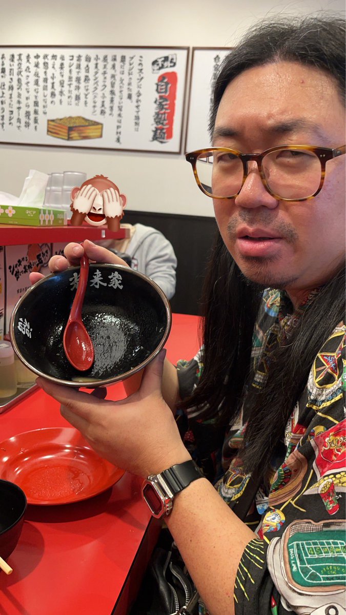 昨日のパラダイス、お越しいただきありがとうございました。呼んでくれたZOOZももちろんありがとう。帰りに近くの家系食べたのですが既にラーメン食べた翌朝くらい浮腫んでますねこの人。やだもう。