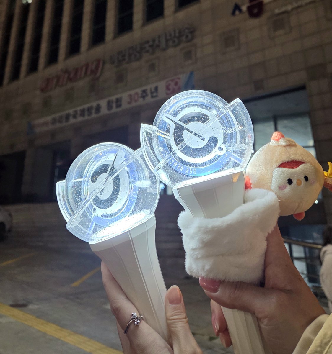 mo9_cat's tweet photo. ❤ 명란즈 심플리 케이팝 MC 데뷔 축하해 ❤ https://t.co/KYiqxl66qL