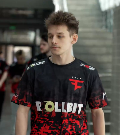 de_speracja's tweet photo. mfw ktoś mnie pyta jak idzie pisanie magisterki https://t.co/h03WyPOP3d