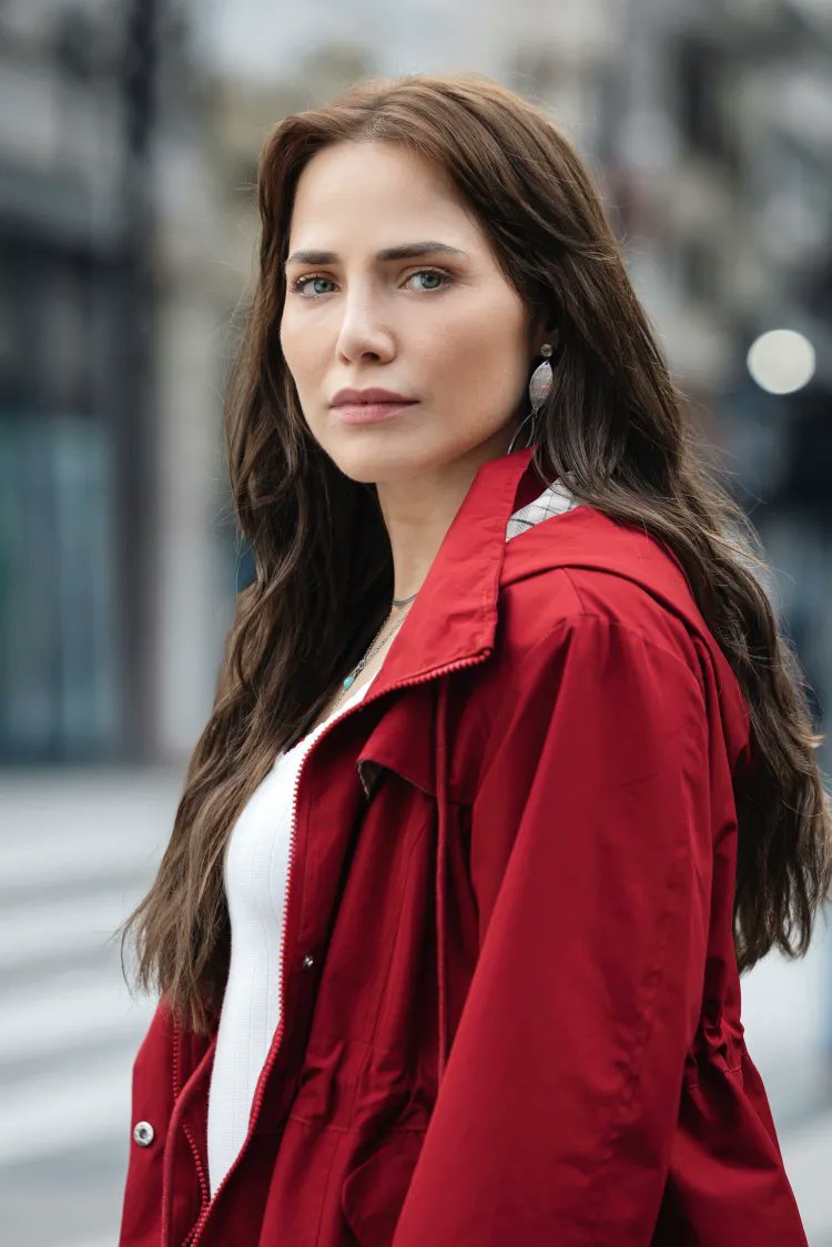 🚨 Urgente: Primeira imagem oficial de Letícia Colin como a protagonista Adriana em #QuemAmaCuida, próxima novela das nove de Walcyr Carrasco e Claudia Souto 

🗞️ UOL
