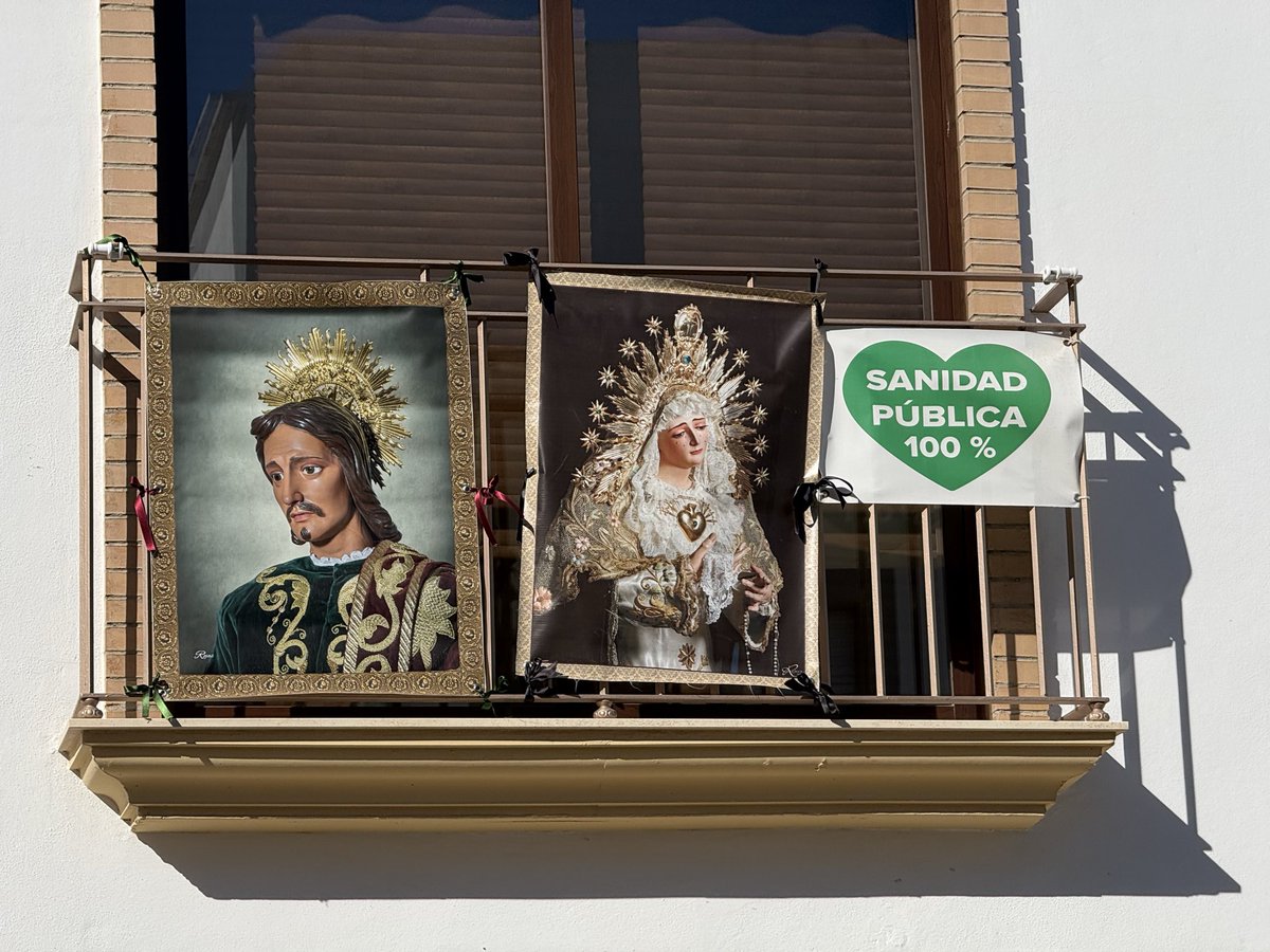 🟢⚪️🟢 Gran parte de la sociedad andaluza es así, es compatible la Semana Santa y las reivindicaciones sociales, por mucho que más allá de Sierra Morena no lo quieran entender.