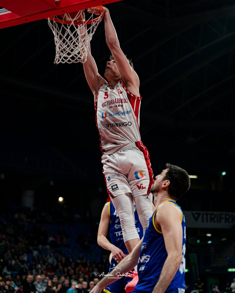 VLPesaro's tweet image. #PesaroVerona #GreatNight #PhAndreaSabattini 🔥👏💪🤍❤️