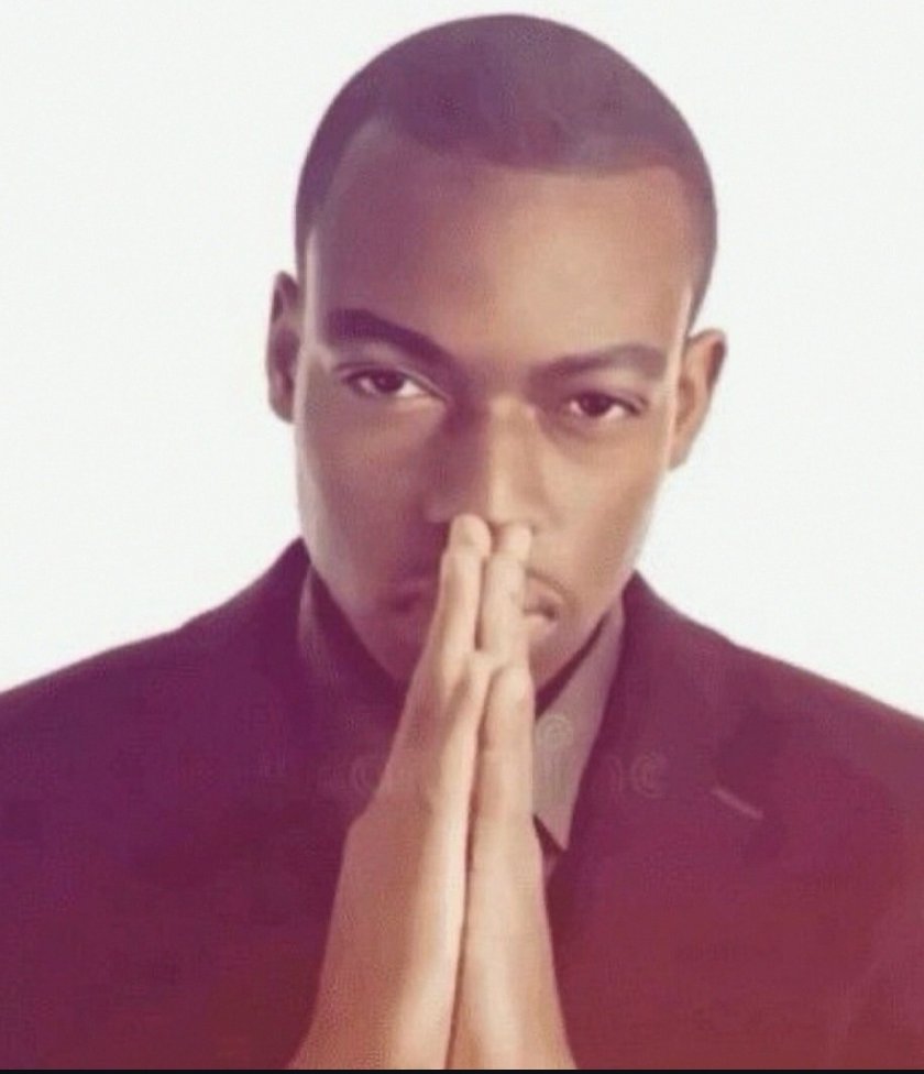 Zani's shirt button tweet media