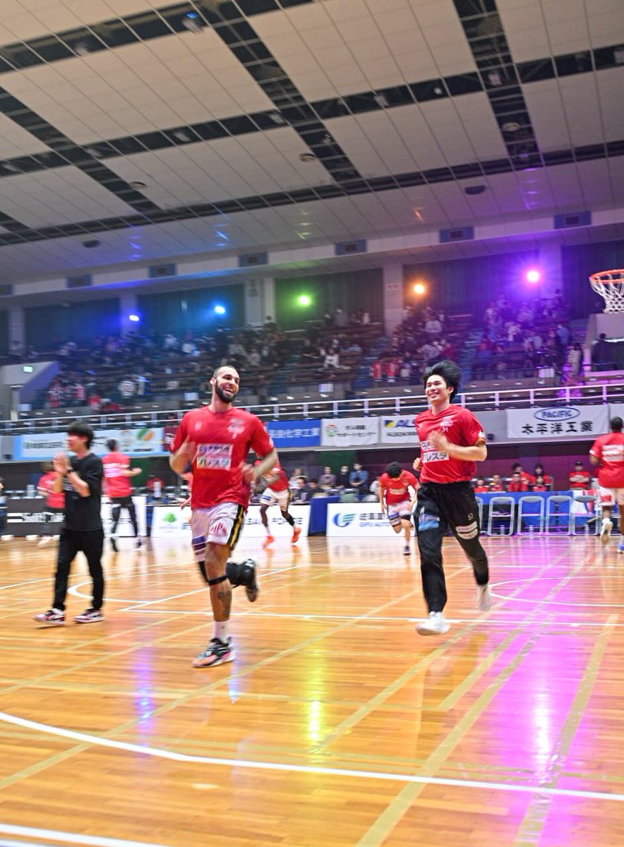 あきま tweet media