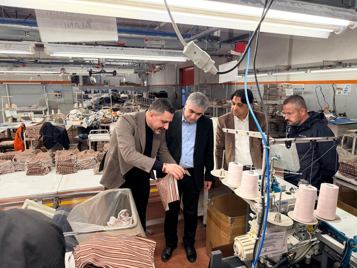 Rektör Yardımcımız Prof. Dr. Yılmaz Demirhan ve okul yönetimimiz, Mardin OSB’de faaliyet gösteren Akkuş Group’u ziyaret ederek sektör–üniversite iş birliğine yönelik verimli bir görüşme gerçekleştirdi.
<a href="/mardinartuklu/">Mardin Artuklu Üniversitesi</a> 
<a href="/ibrahimozcosar/">ibrahim özcoşar</a> 
<a href="/ylmazdemirhan/">Yılmaz Demirhan</a> 
<a href="/Fkizilgeci/">Ferhat Kızılgeçi</a>