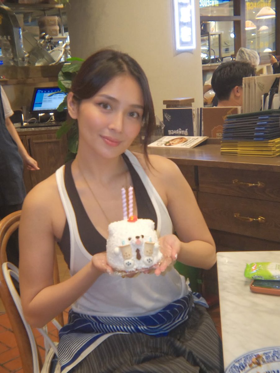 KBforever0326's tweet photo. Trentahin 🎂 https://t.co/Dnl3QNkyiL