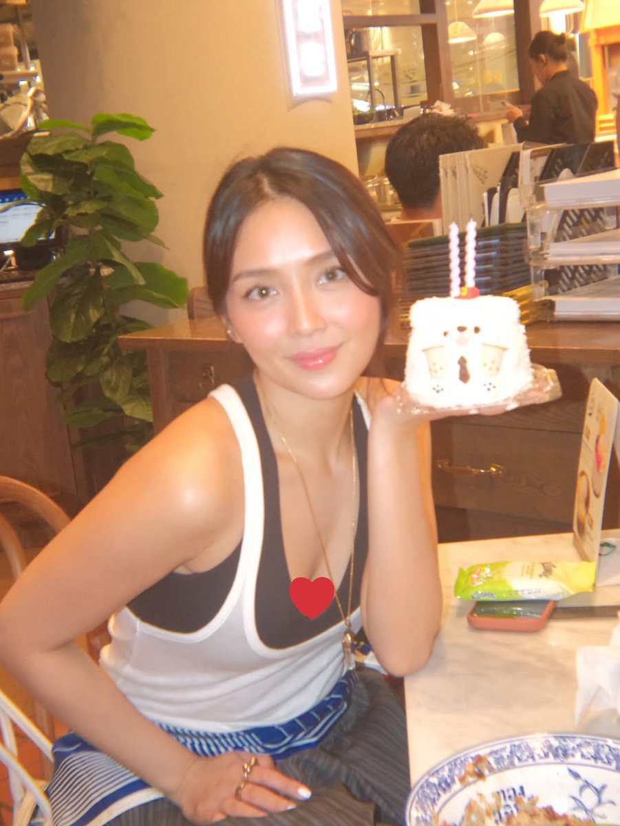 KBforever0326's tweet photo. Trentahin 🎂 https://t.co/Dnl3QNkyiL