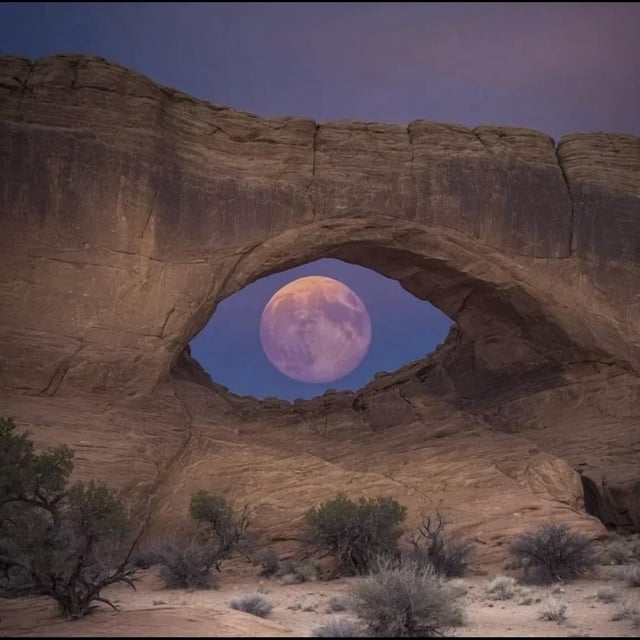 Pablo_J_Alsina's tweet photo. @sammasathi Muy atento mira
Ese ojo de la luna,
Callado, suspira.

#haikai https://t.co/XkXTzYY1K0