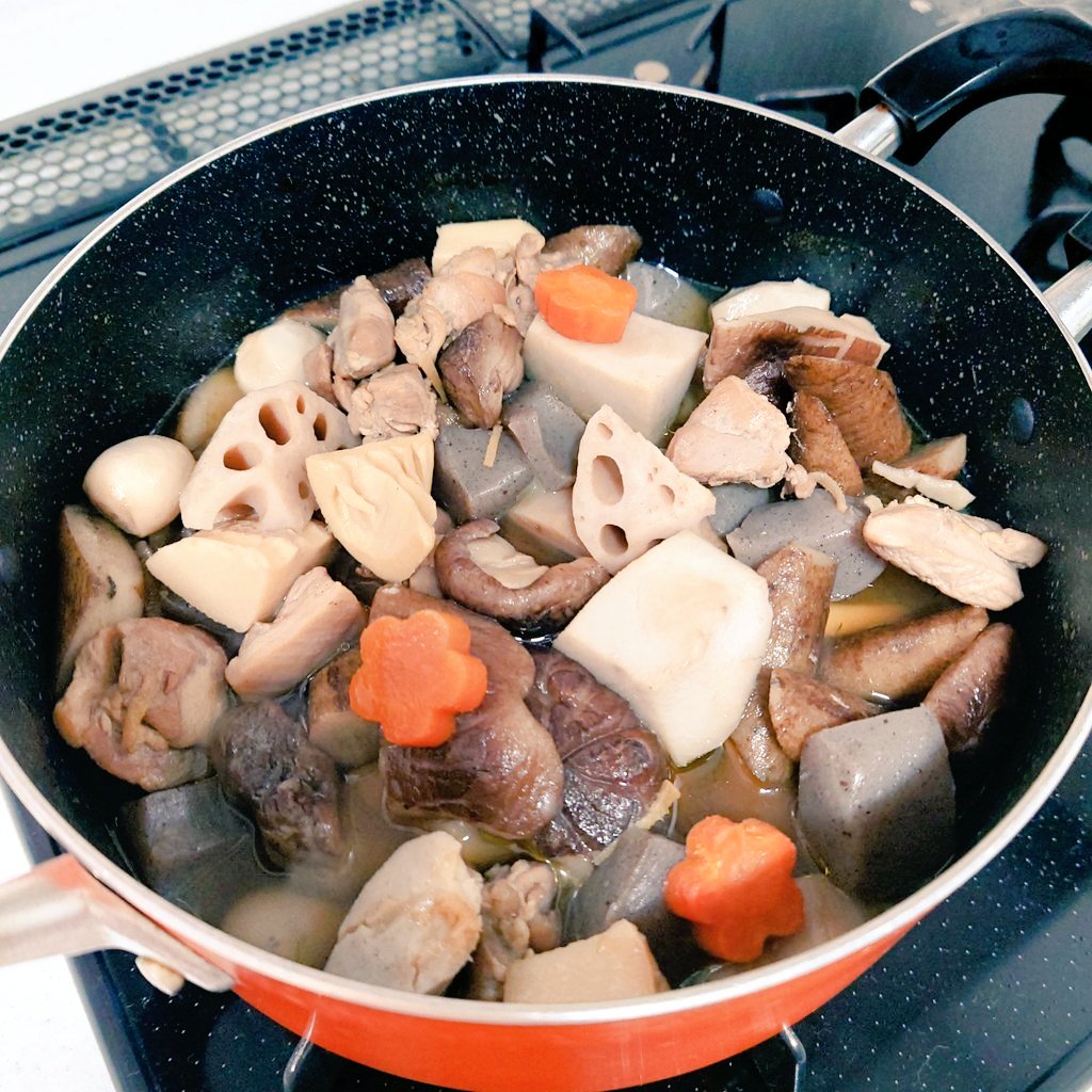 kitchen0202's tweet photo. 久々に鍋いっぱいの筑前煮を作ったよ✌若い頃はそこまで煮物好き！ってわけでもなかったんだけど、年々こう……ね。（伝われ！）

#おうちごはん https://t.co/hRkHenPb2o