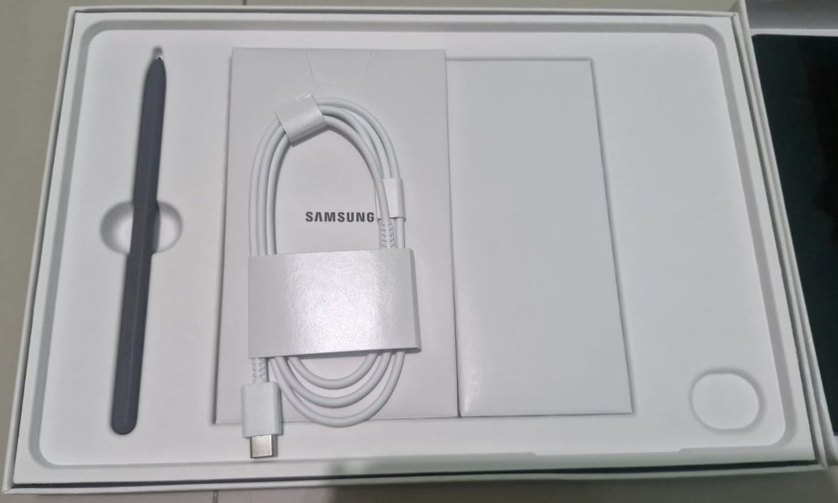 drlishens_wife's tweet photo. WTS Samsung Galaxy Tab S9 FE 5G 6/128. Fisik masih mulus dan ori. Include box lengkap, casing, screen protector, S pen, sama charger cable nya belum pernah dipakai.
๐ธNego 5.8jt
๐Dom Kepulauan Riau
#zonauang #wts #tabletsecond #samsunggalaxytab https://t.co/1T11ggH35w