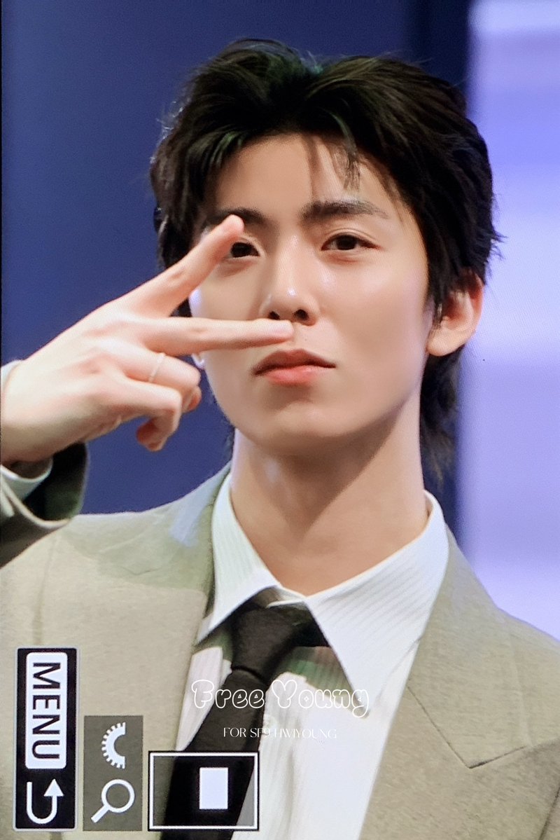 Free Young tweet media