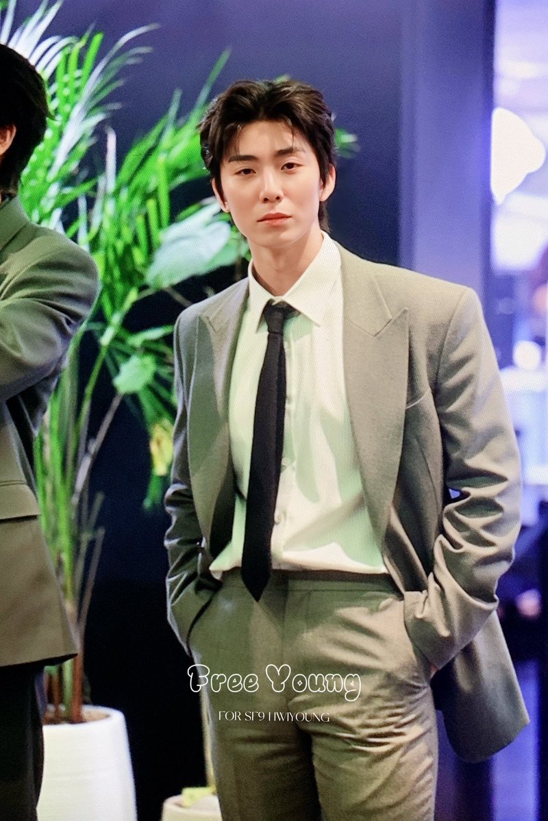 Free Young tweet media