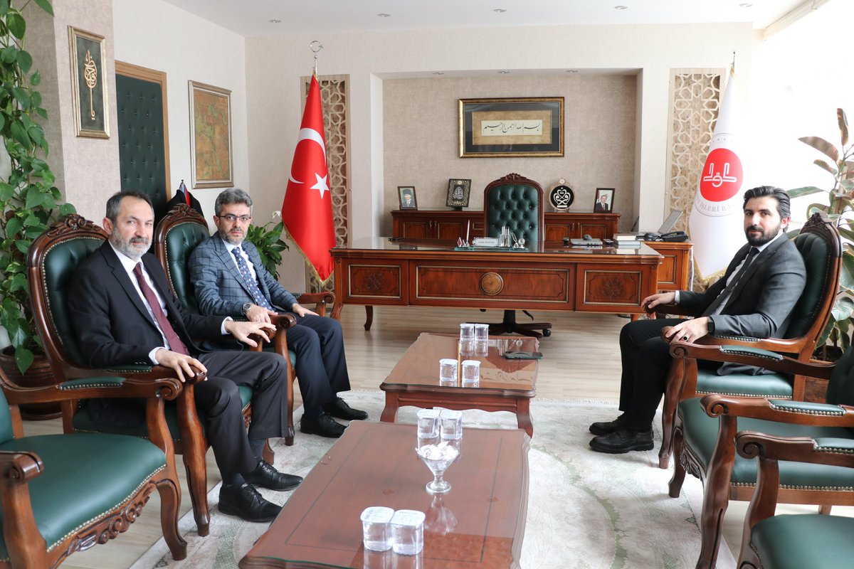 Konya Kur’an Eğitim Merkezi Müdürü Enes Çukur, Dini İhtisas Merkezimizi ziyaret etti.
Ziyarette Müdürümüz Salih Doğan ve Müdür Yardımcımız Fatih Kılınç ile bir araya gelindi.
Nazik ziyaretleri dolayısıyla kendilerine teşekkür ederiz.