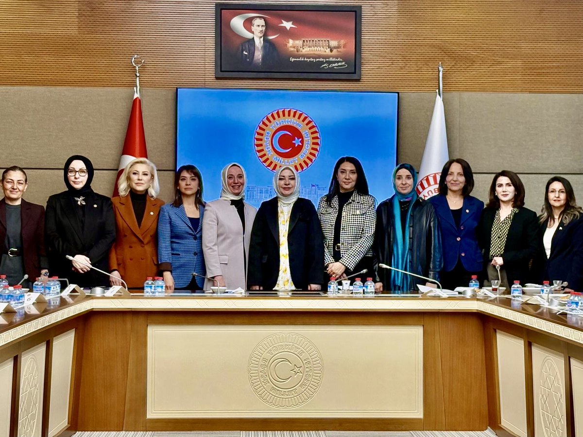 AvFatmaBenli's tweet photo. #TBMM #Kadın #Erkek Fırsat  Eşitliği #KEFEK  Komisyonunda, 9 ilde saha araştırması yaparak gerçekleştiğimiz #Kamu Denetçiliği Kurumumuzun Kadına Karşı Şiddet raporuna dair sunum gerçekleştirdik.  Özel Raporumuzda yer alan tespit ve önerileri  paylaştık
#KDK https://t.co/GoJvkVtGPf