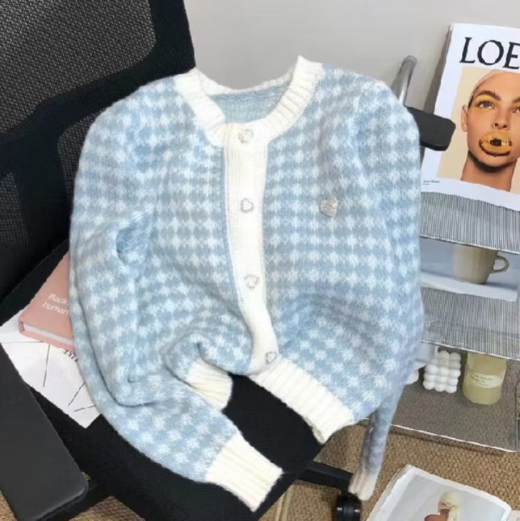 kaiwak1605's tweet photo. Cari cardigan murah tapi berkualitas?? Ini yg kamu cari

Rosella cardigan premium knit top

Beli disini:
https://t.co/Pasb9HVcm2

#Senin #Furab #viral #racunshopee https://t.co/isb9HqB7U8