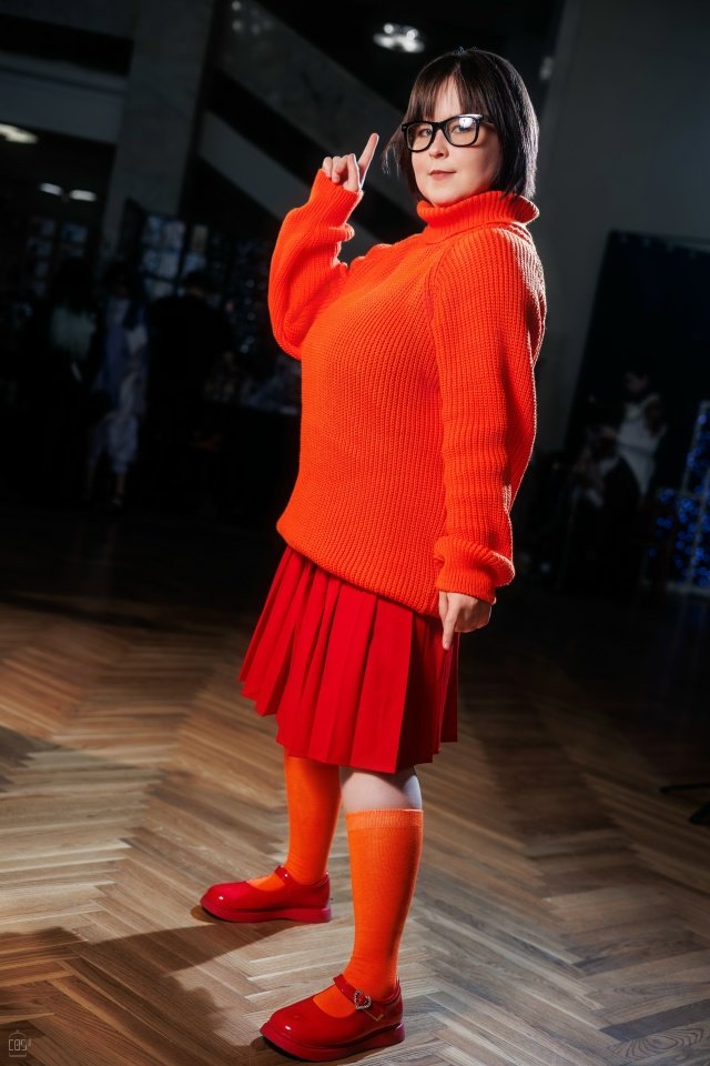 N0perandyy's tweet photo. Time to solve mysteries!🐾🕵️‍♀️

Ph: Costmic
https://t.co/pSNGXwM10Y

#cosplay #cosplayfestival
#scoobydoo #Velma #fenix2026 https://t.co/dTMQZ8BMPQ