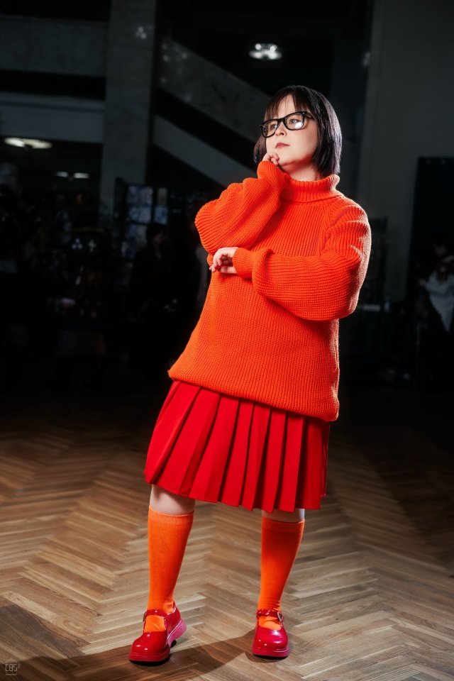 N0perandyy's tweet photo. Time to solve mysteries!🐾🕵️‍♀️

Ph: Costmic
https://t.co/pSNGXwM10Y

#cosplay #cosplayfestival
#scoobydoo #Velma #fenix2026 https://t.co/dTMQZ8BMPQ