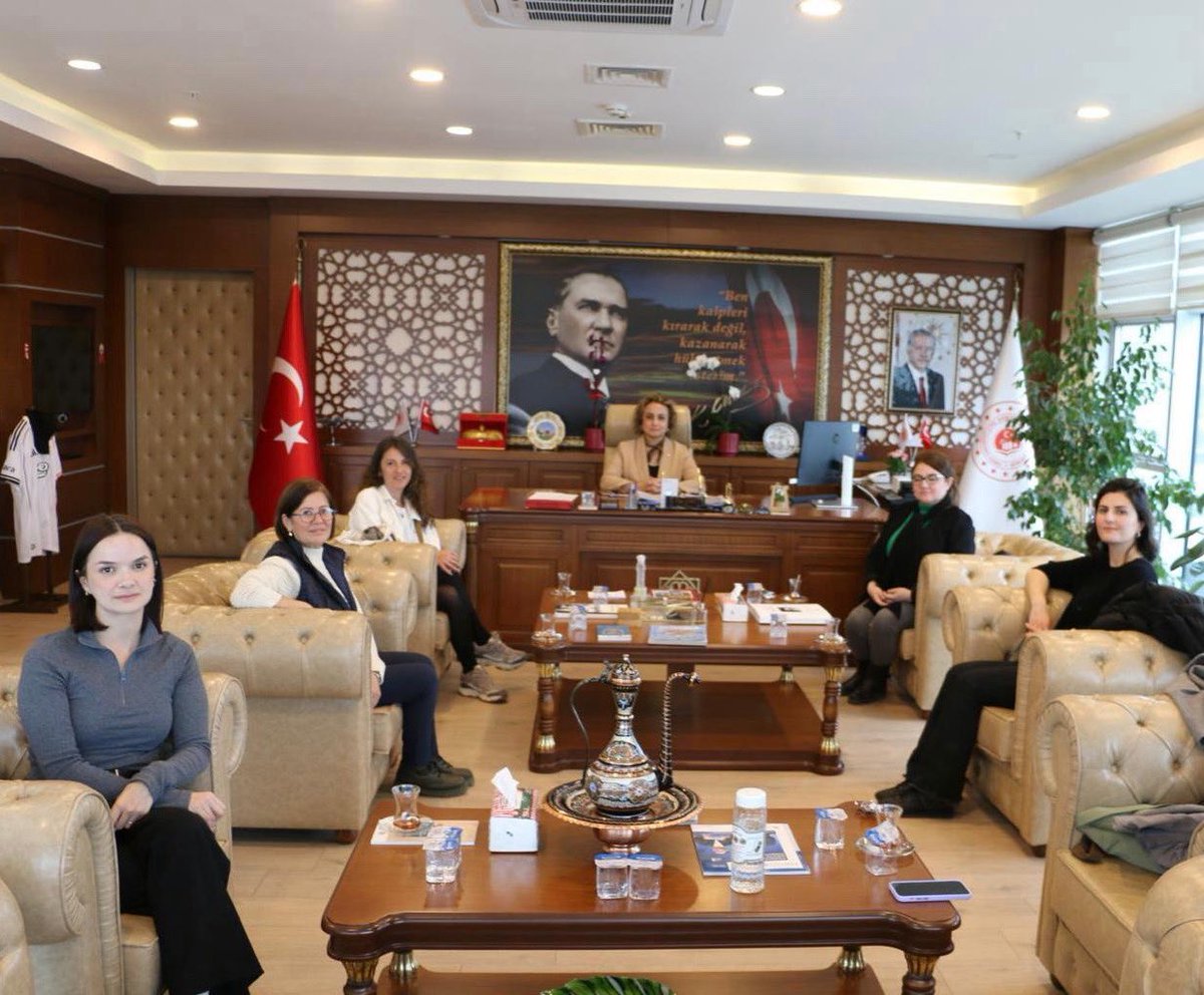 İzmir Yüksek Teknoloji Enstitüsü Öğr. Gör. Hüsnet CEYHAN ve Beraberindekiler İl Müdürümüz Sayın Ayşe SARI'ya Ziyarette Bulundular.