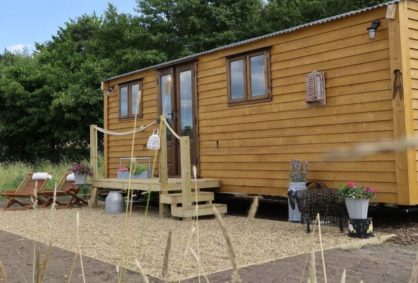 aroundaboutbrit's tweet image. Getaway to Meadow View Glamping in Suffolk.

Meadow View Glamping is perfectly situated just a minute’s walk from the village of Homersfield in the beautiful county of Suffolk.

aroundaboutbritain.co.uk/Suffolk/15400

#MeadowViewGlamping #Suffolk #Glamping #Countryside #Staycation