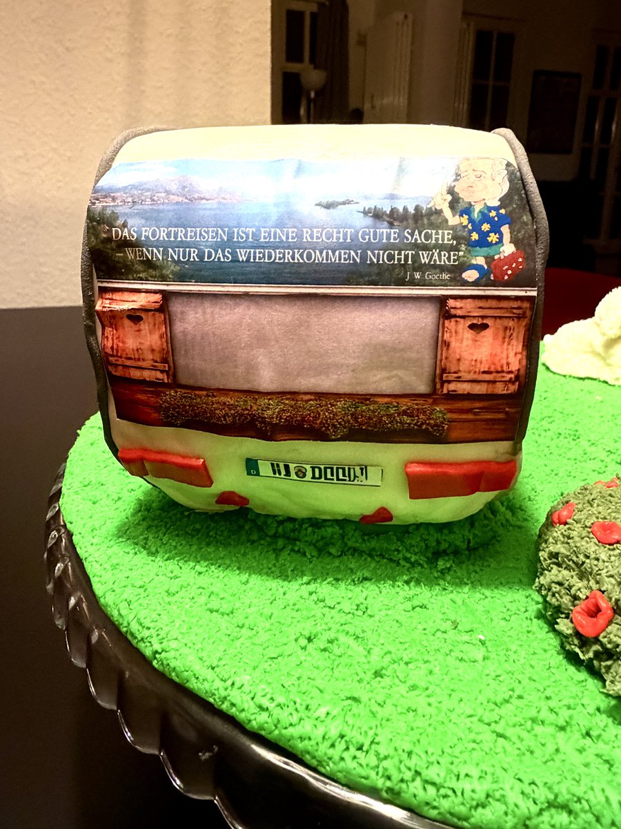 Teichkueche's tweet photo. Ich habe den Familien- Caravan als Torte gemacht! https://t.co/Opj56fzo30