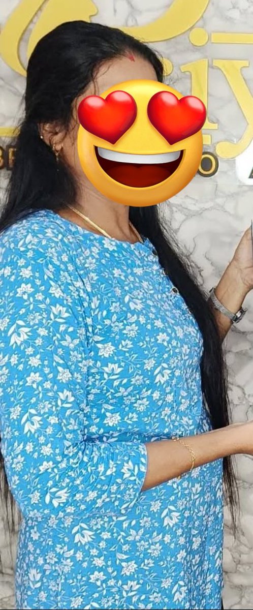 Iniyavan_24's tweet photo. @Uma90863427411 My mom https://t.co/4HpNvZkZj3
