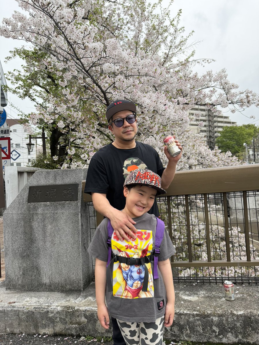 shinotech96's tweet photo. ちょっと遅めの花見散歩。
葉桜になりつつあるけどまだまだ綺麗です。
#家族 #花見 #散歩 #親バカ #妻バカ https://t.co/cQNR2WAiQi