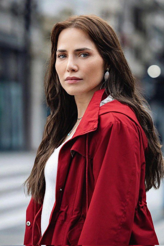 Letícia Colin caracterizada como a protagonista Adriana em #QuemAmaCuida, próxima novela das 21h, de Walcyr Carrasco e Claudia Souto 

🗞️ UOL