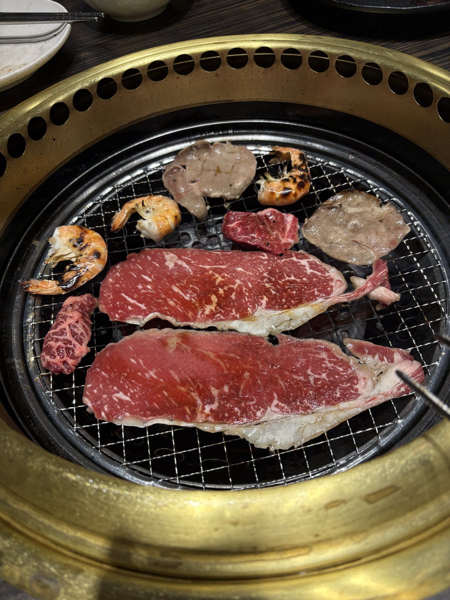 タダで食べる焼肉ウマウマ🥩