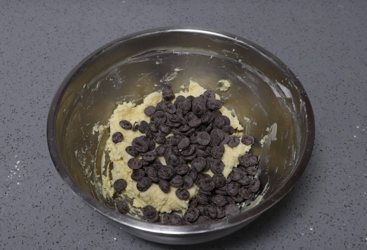 DevosLetalleJul's tweet photo. Baked fresh chocolate chip cookies today! Crispy edges, gooey centers—pure comfort in every bite.  #BakingJoy #HomeBakedGoodies https://t.co/7b8QFMLMd7