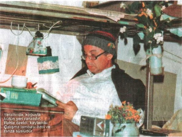 “Ben cezaevi sırrını Dostoyevski'de çözdüm; gardiyanlık insan iradesini kırma mesleğidir, diyordu. Tek kelimeyle dâhiyane; dâhi, çok hızlı görebilendir ve bu nedenle bazen görünmeyeni görendir. Hapsetmenin bir tek fonksiyonu var: bireyde istemeyi ortadan kaldırmak. Dün ve bugün,