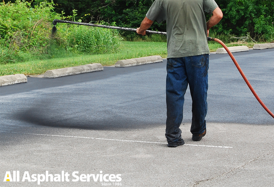Asphalt_Florida's tweet photo. A fresh layer of sealcoat not only enhances your asphalt’s appearance, but it also extends its lifespan. Plus, it helps protect asphalt from weather, UV rays, and daily wear. Learn more about the process and benefits at https://t.co/PBDrLddliQ. #Sealcoating https://t.co/lWbslXTCG6
