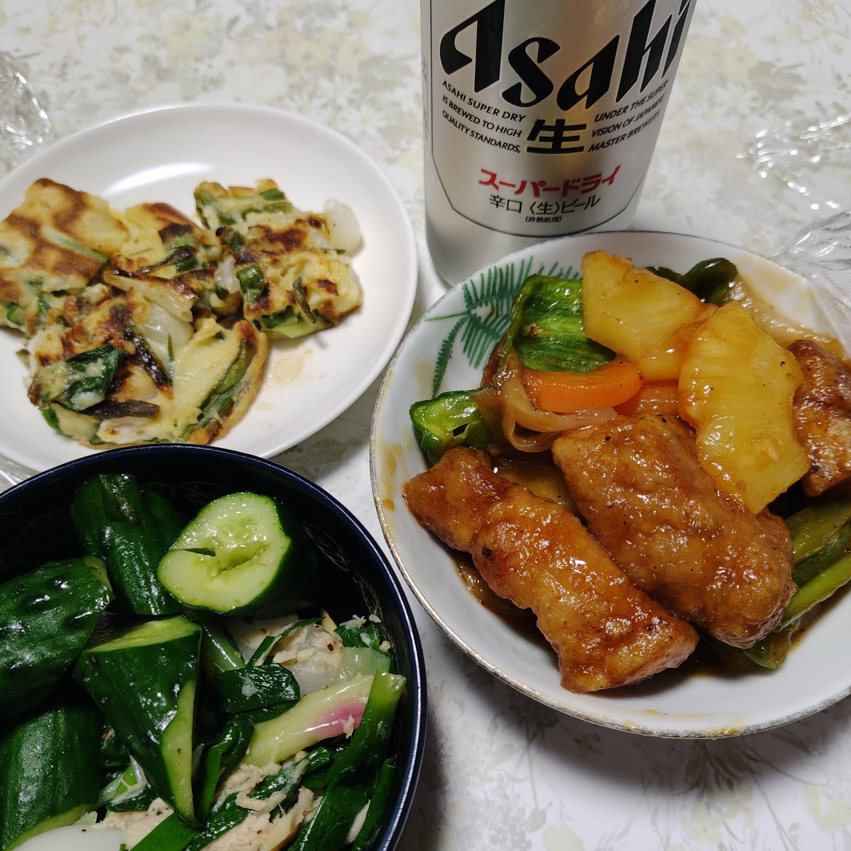 トツキ tweet media