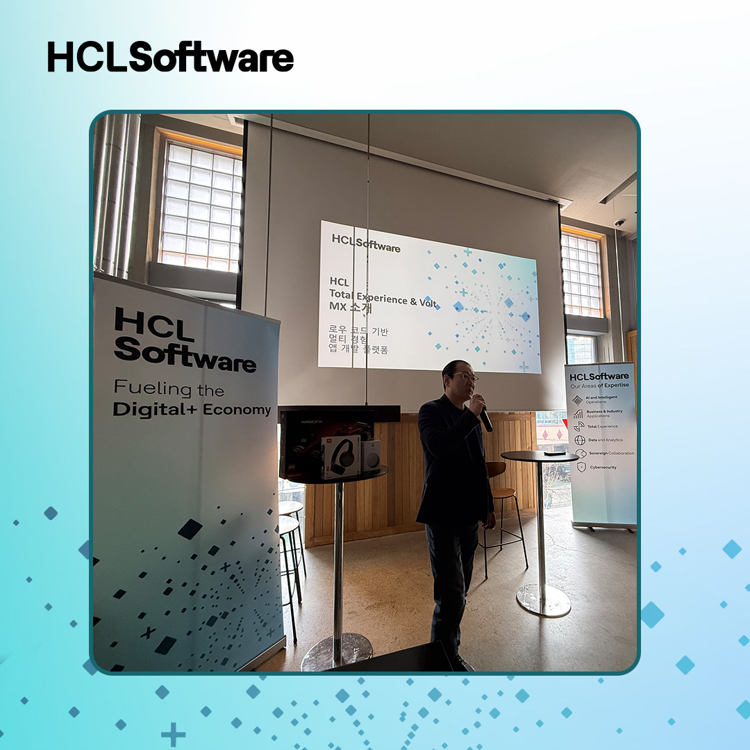 HCLSoftware's tweet photo. At the HCL Volt MX event, customers and partners came together for a fireside chat on real-world digital transformation journeys. 

Collaboration continues to drive innovation forward.

#HCLVoltMX #DigitalTransformation #LowCode #CustomerExperience #HCLSoftware https://t.co/MBIWC5fgxM