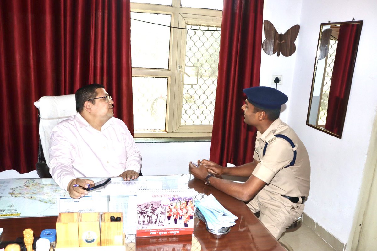 तृतीय वाहिनी सशस्त्र सीमा बल, लखीमपुर खीरी के वाहिनी चिकित्सालय में डॉ. गौरव अग्रवाल (डेंटिस्ट) द्वारा जवानों एवं उनके परिवारजनों का डेंटल परीक्षण किया गया।#SSB #SashastraSeemaBal #HealthCheckup #DentalCheckup #SSBFamily #LakhimpurKheri