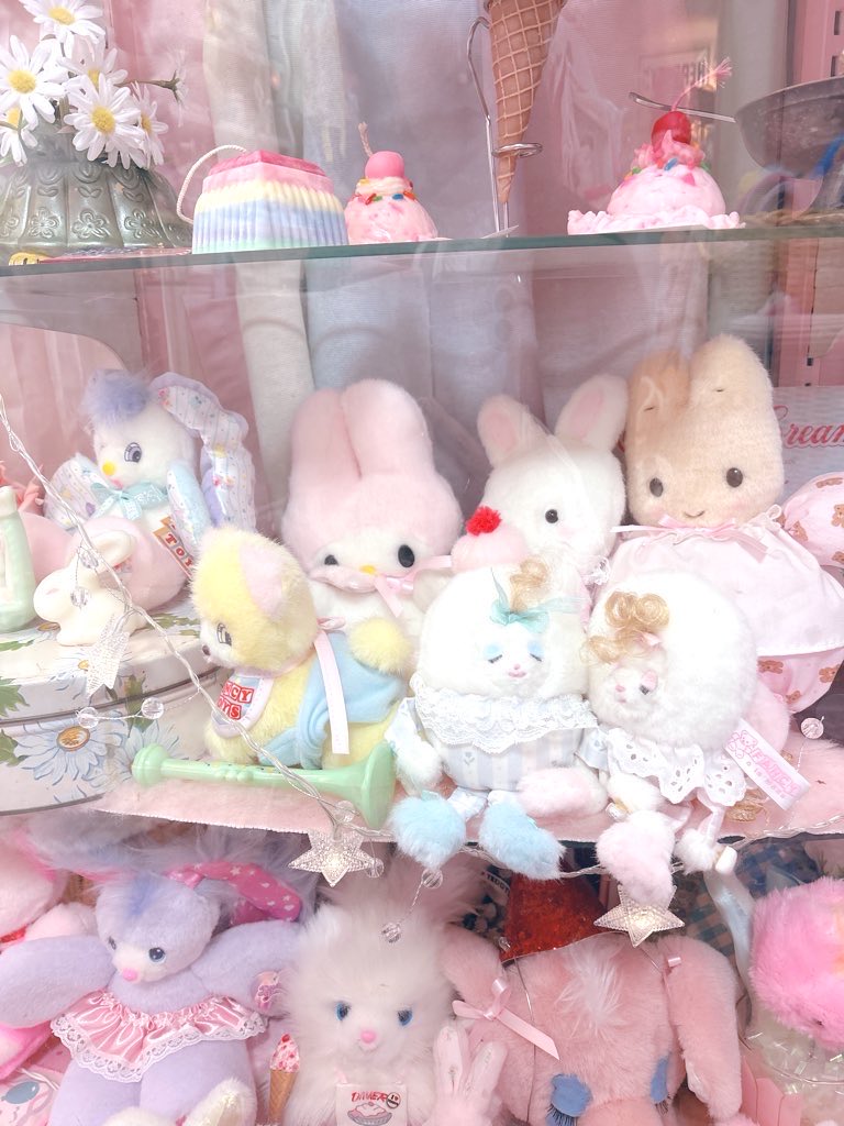 ファンシーアラモードの
アトリエに行ってきた🎀
どこを見ても可愛かった🤦🏻‍♀️
すやすやしてるくまちゃんを
お迎えした💞🧸