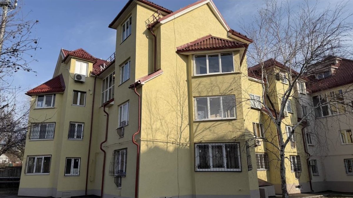 News_of_Donbass's tweet image. 🏗 Digest of the restoration work in the #DPR over the past week:

➡️ In #Mariupol, several apartment buildings have been restored: on Peizazhnaya Street, Granitnaya Street, Tsybulko Street, and Pashkovskogo Street. A range of work has been completed in all buildings, including