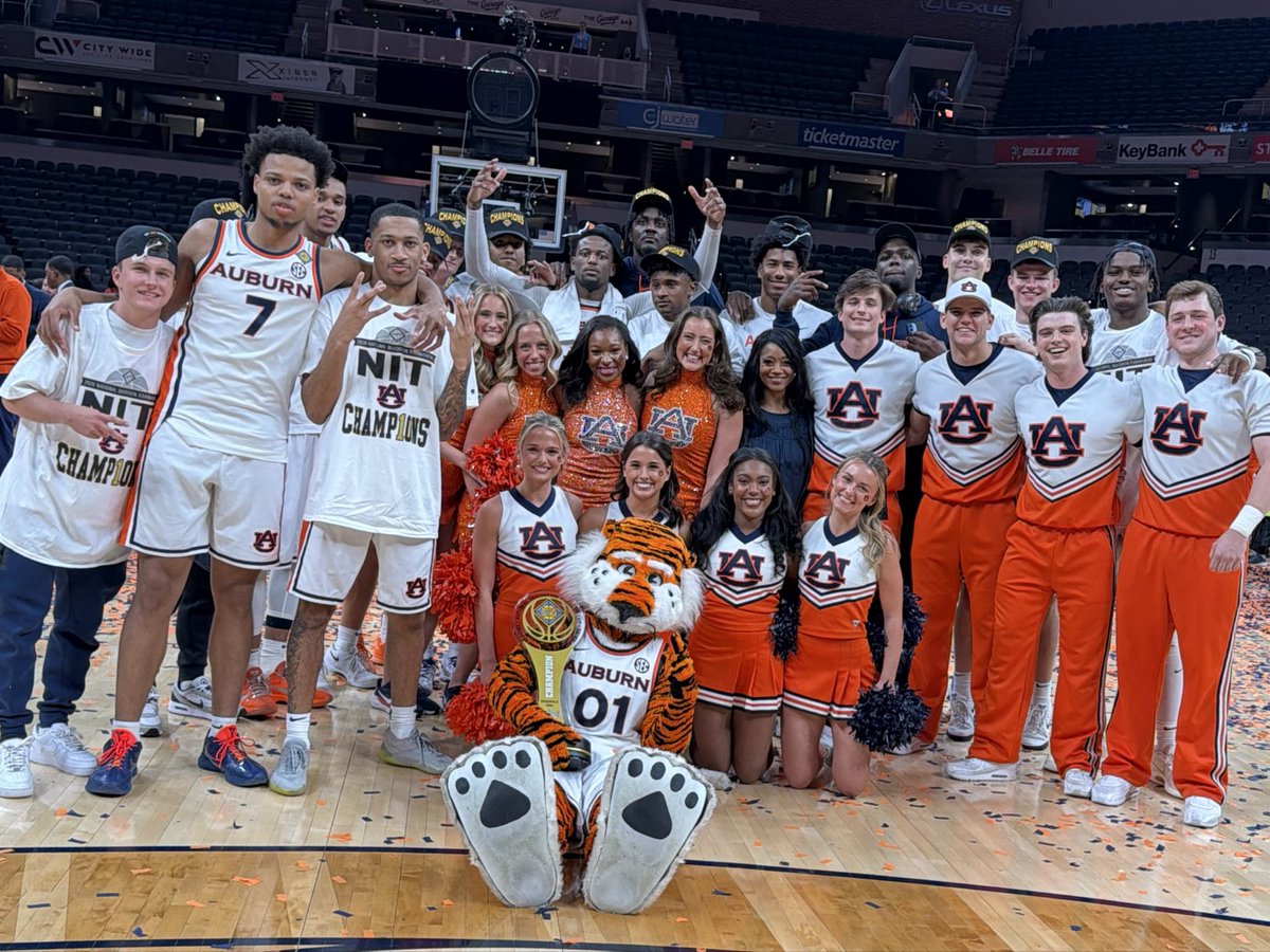 Auburn Cheerleading tweet media