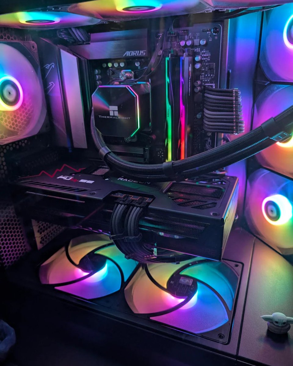 SapphireTech's tweet image. Desk appeal off the charts. u/Worker_Salty crafted perfection with our SAPPHIRE PULSE AMD Radeon RX 9070!
.
.
#RX9070 #gamingsetup #SAPPHIREnation #AMD #Radeon #gamingcommunity