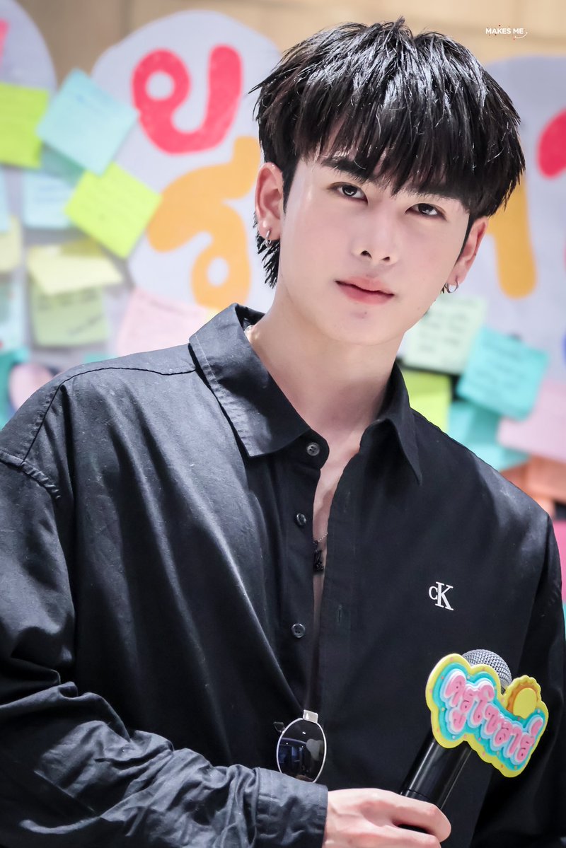 _MakesMeSmile.V2 tweet media