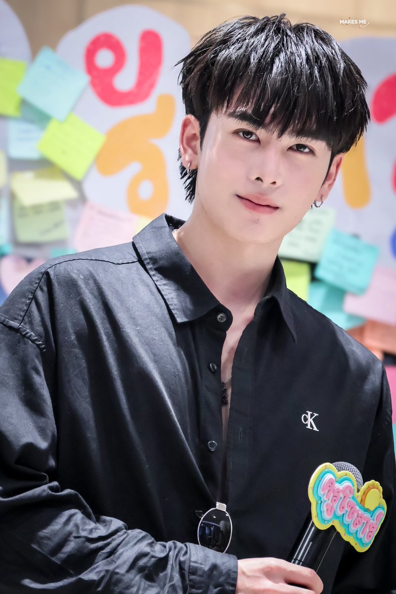 _MakesMeSmile.V2 tweet media