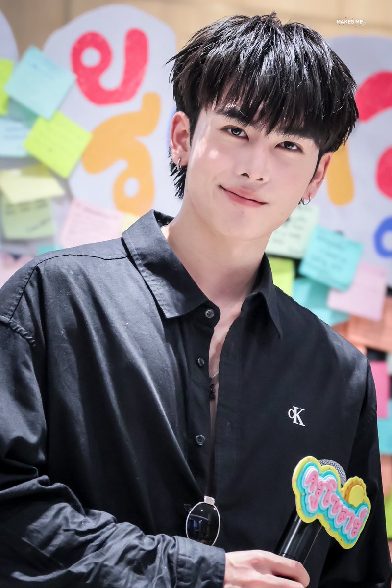 _MakesMeSmile.V2 tweet media